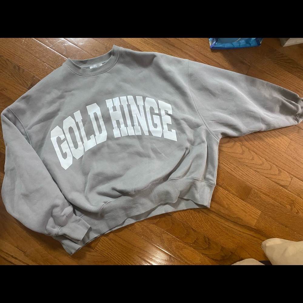 New without tags.  Gold hinge sweatshirt. Grey and white logo.
